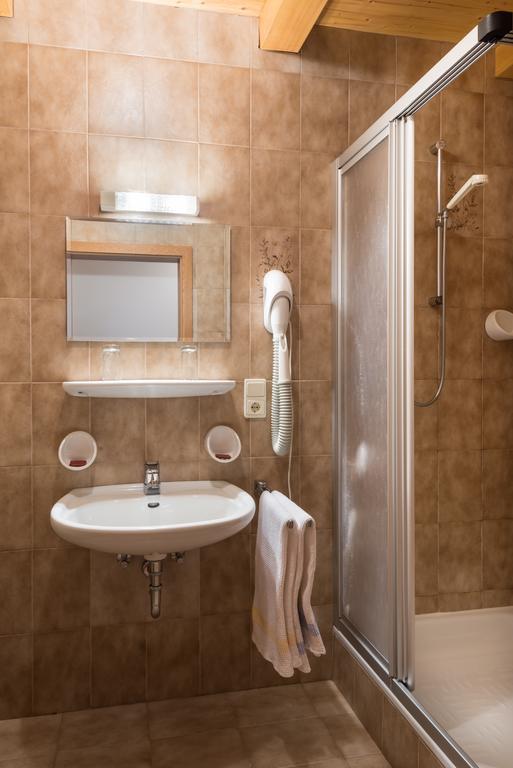 Hotel Klotz St. Leonhard in Passeier Zimmer foto